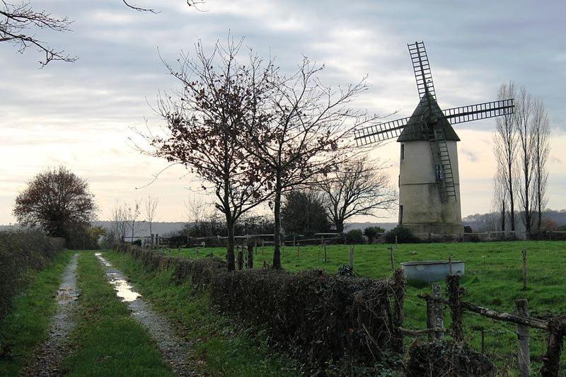 Вилла Moulin A Vent Le Champ Du Trail Saint-Cyr-des-Gats Экстерьер фото